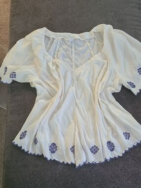 Old Navy Cream V-Neck Flutter Sleeve Blouse with Blue Embroidered Floral Trim